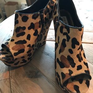 Steve Madden Leopard bootie 9.5